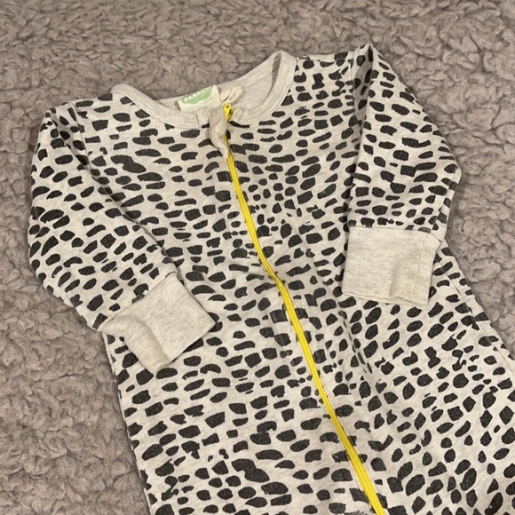 4 Piece - Onesie Bundle 🐆👩🏻‍🚀⛰🚜 - Picture 5 of 5
